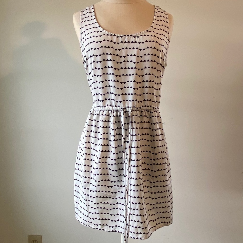 FOREVER 21 | Triangle patterned dress